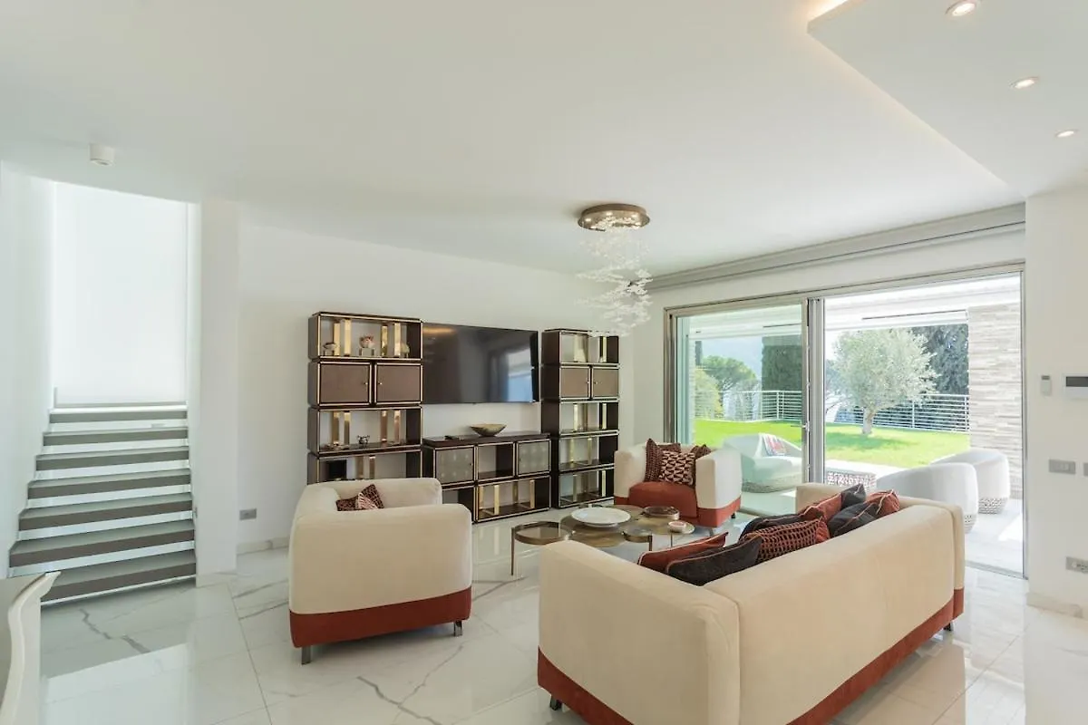 New Villa Vogue Tremezzo 0*,